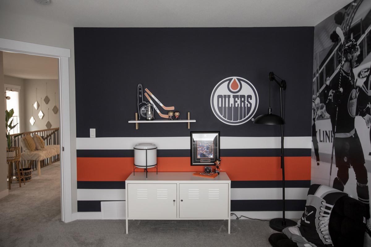 Oilers Team Player Room with orange, blue and white stripes and an Oilers logo