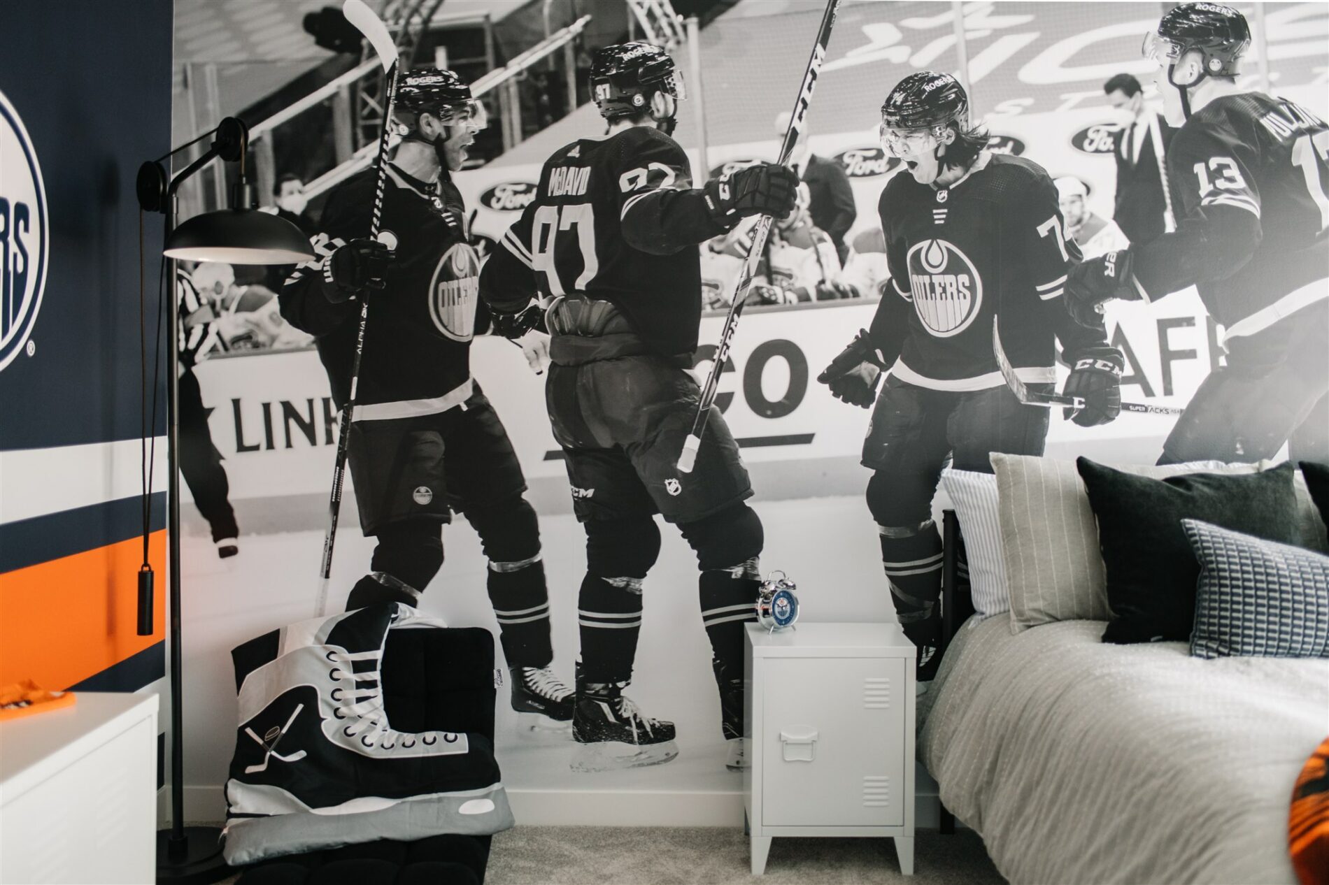 Oilers Team Player bedroom with black and white hockey mural on the wall